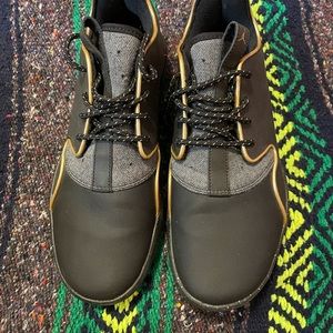 Jordan Eclipse: Black & Gold: Size 7Y